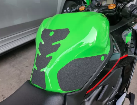 Wolfline Motorcycle Accessories Anti Slip Tank Pad Stickers Side Gas Tank Pad Knee Grip Decals Protection For Kawasaki Ninja ZX25R Ninja25R ZX 25R 2019 2020 2021 2022
